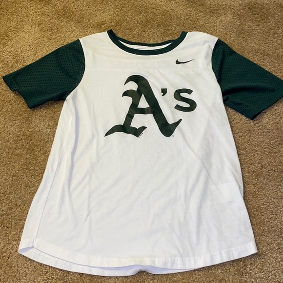 White and Green Oakland A’s Nike T-shirt Size M - Picture 1 of 4